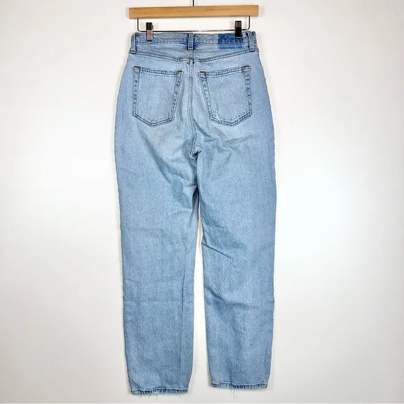 Abercrombie &amp; Fitch Curve Love High Rise Dad Jeans In Light Blue Wash 26 Short