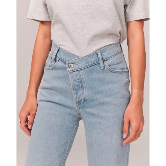Abercrombie &amp; Fitch Curve Love High Rise Dad Jeans In Light Blue Wash 26 Short