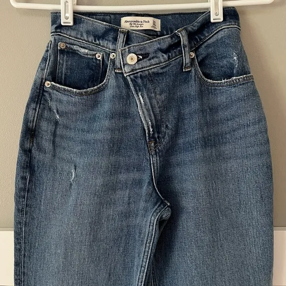 Abercrombie &amp; Fitch Curve Love The ‘90s Straight Ultra High Rise Cross Over Jean