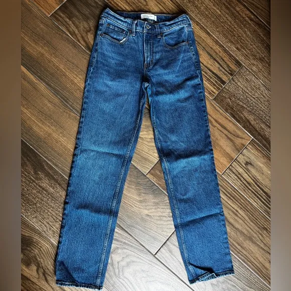 Abercrombie Mid Rise 90s Straight Jean