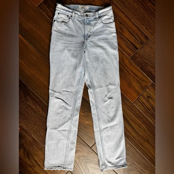 Abercrombie Mid Rise 90s Straight Jean