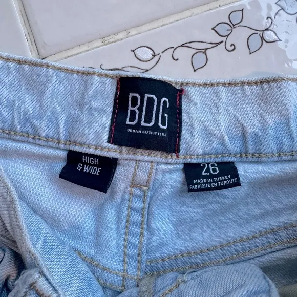 BDG Urban Outfitters High &amp; Wide Jeans - Size 26