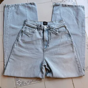 BDG Urban Outfitters High &amp; Wide Jeans - Size 26