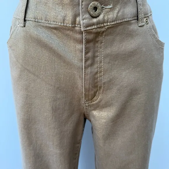 Chico’s REGULAR SLIM LEG GOLD PLATINUM METALLIC JEAN Size 0.5 (6-S)