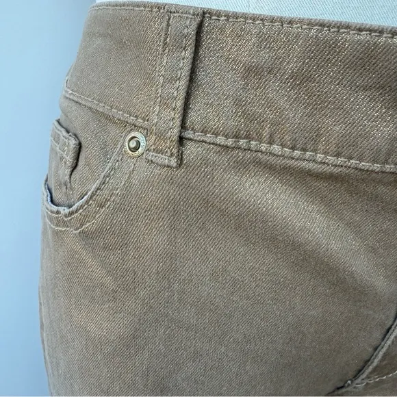 Chico’s REGULAR SLIM LEG GOLD PLATINUM METALLIC JEAN Size 0.5 (6-S)
