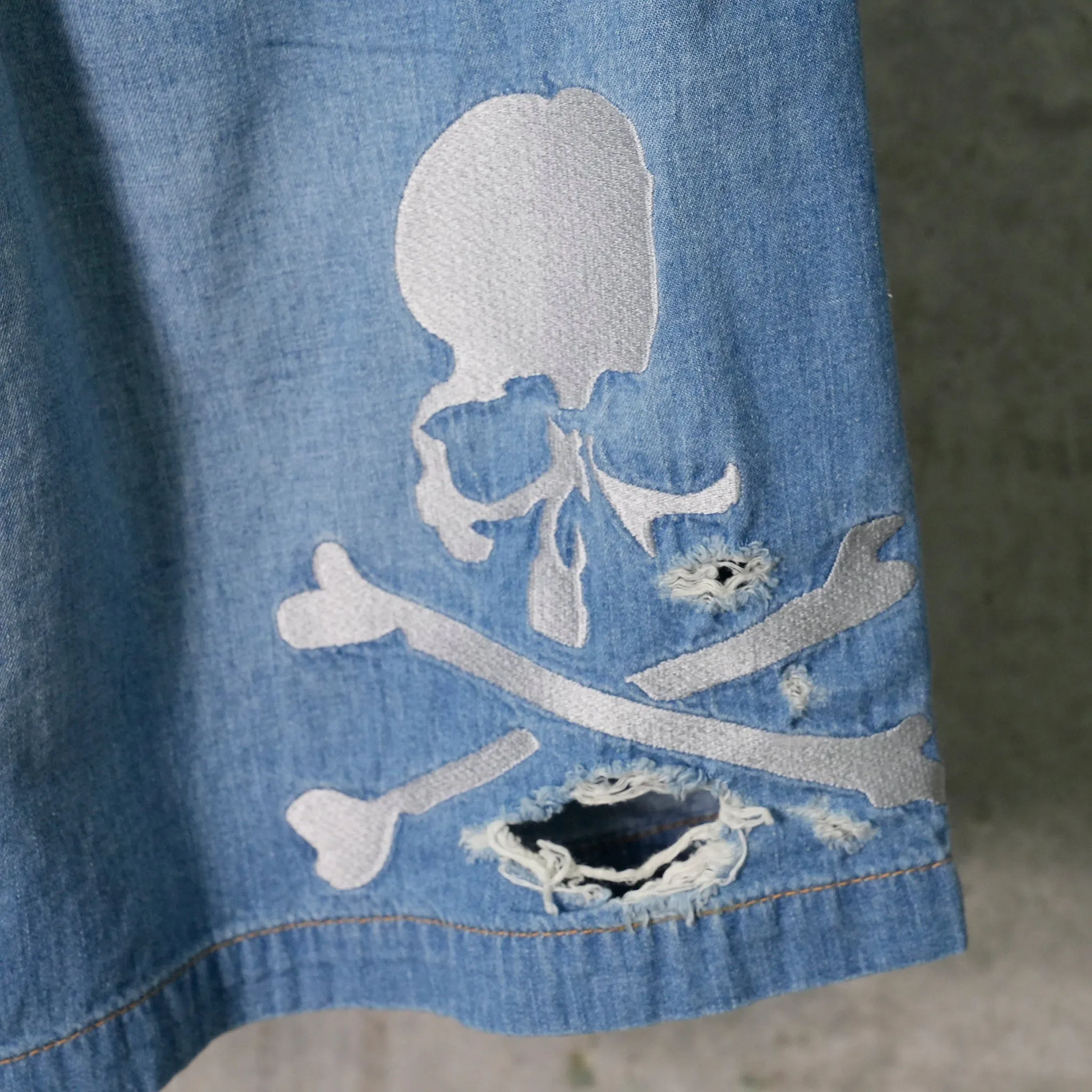 DISTRESSED EASY DENIM SHORTS (310) / 009:INDIGO