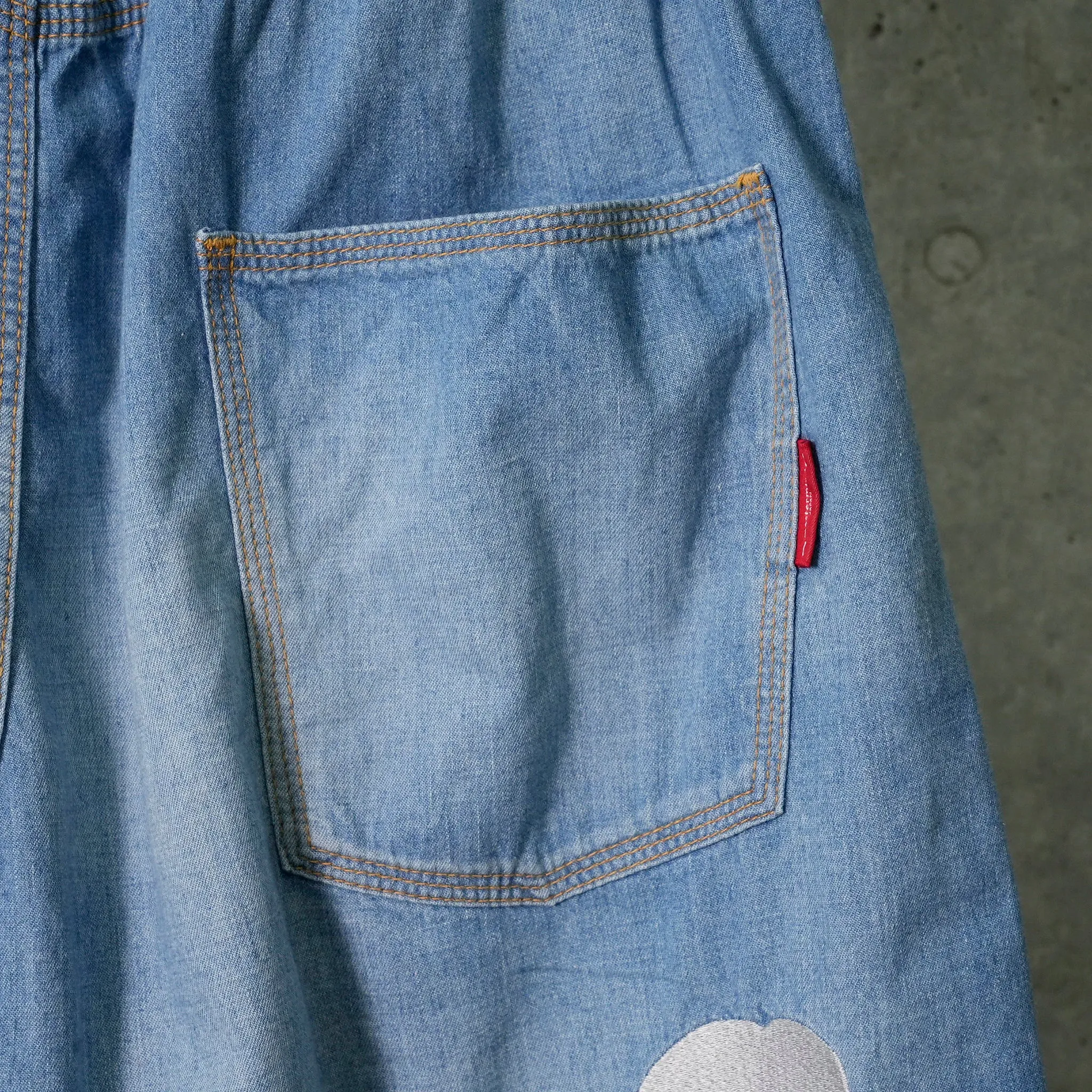 DISTRESSED EASY DENIM SHORTS (310) / 009:INDIGO