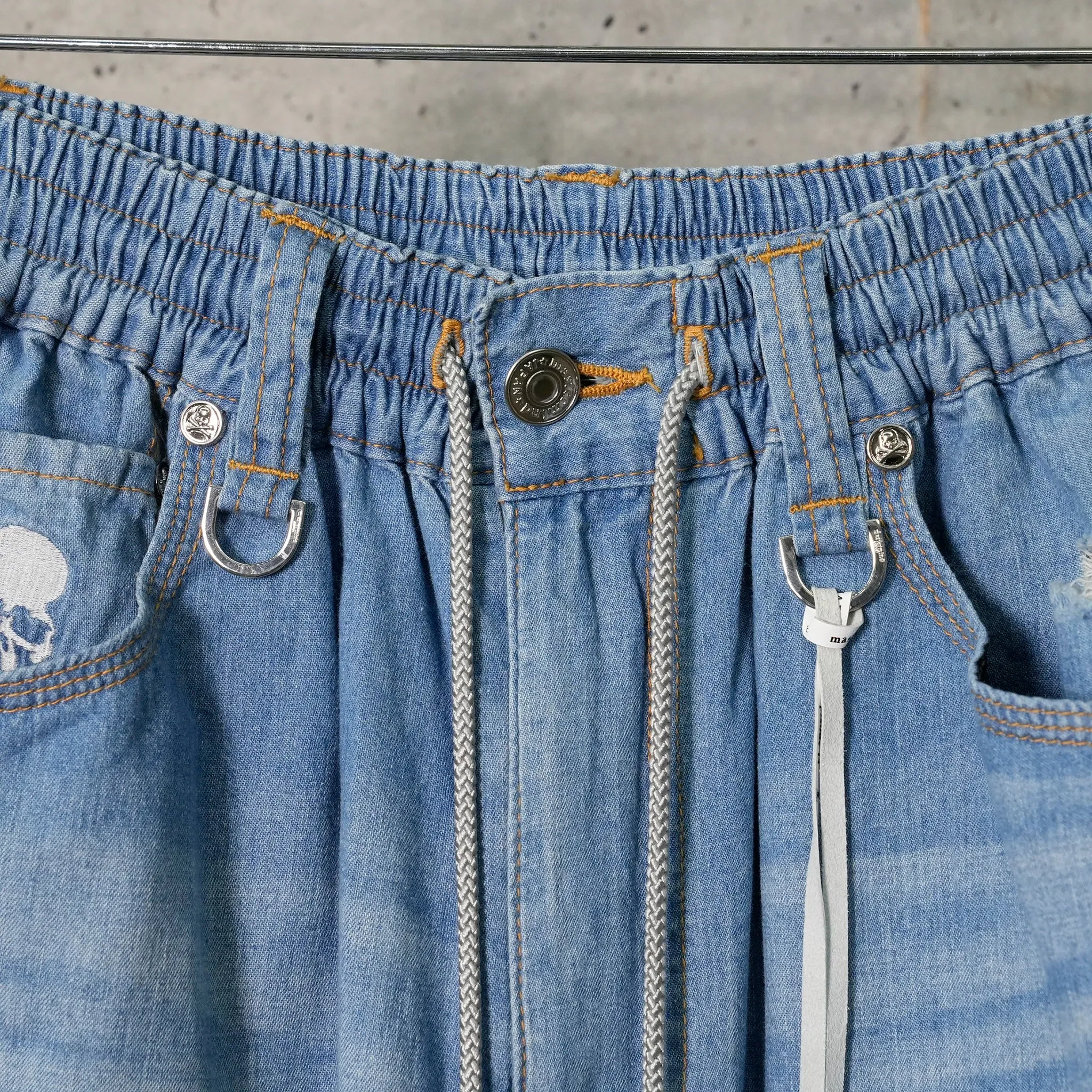 DISTRESSED EASY DENIM SHORTS (310) / 009:INDIGO