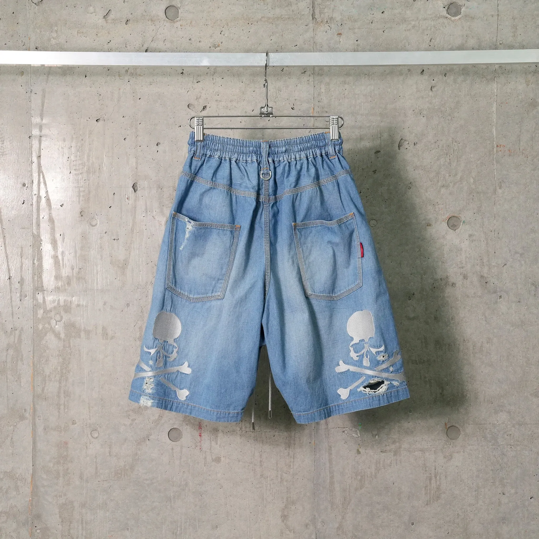 DISTRESSED EASY DENIM SHORTS (310) / 009:INDIGO
