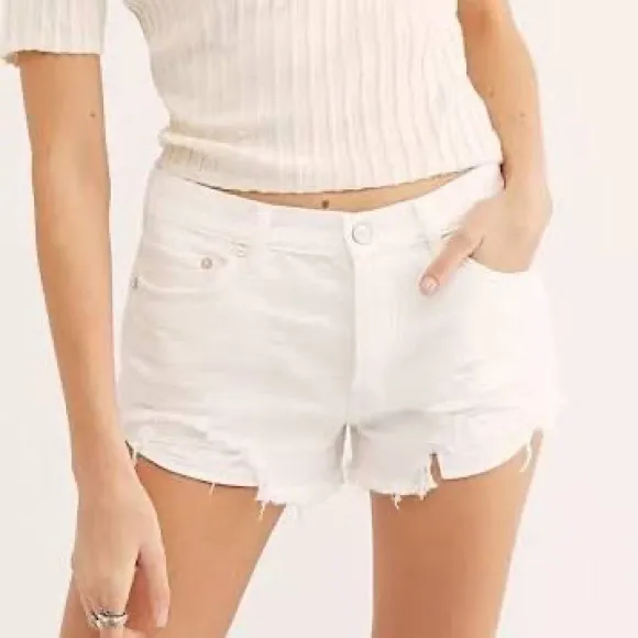 Free People 32 Shorts Maggie distressed frayed raw hem Optic White mid rise NWT