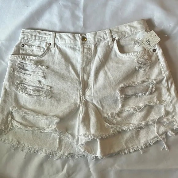 Free People 32 Shorts Maggie distressed frayed raw hem Optic White mid rise NWT