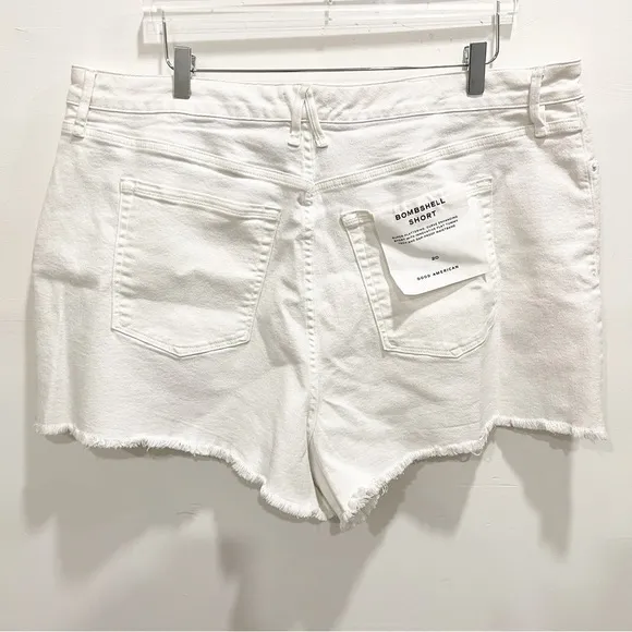 Good American Raw Fringe Hem Bombshell Denim Shorts in White Size 20
