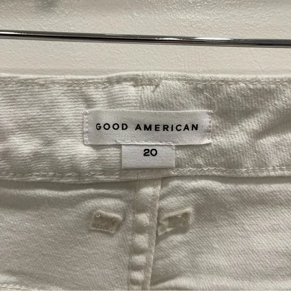 Good American Raw Fringe Hem Bombshell Denim Shorts in White Size 20