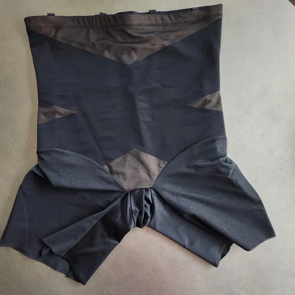 Honeylove Womens Mid-Waist Shorts Size 3X Runaway