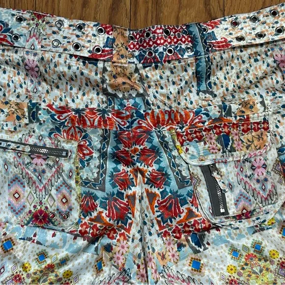 Johnny Was Silky-Feel Floral Patterned Belted Shorts Style P81019-4 | size 8