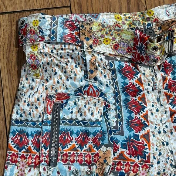 Johnny Was Silky-Feel Floral Patterned Belted Shorts Style P81019-4 | size 8
