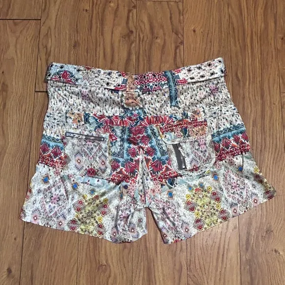 Johnny Was Silky-Feel Floral Patterned Belted Shorts Style P81019-4 | size 8