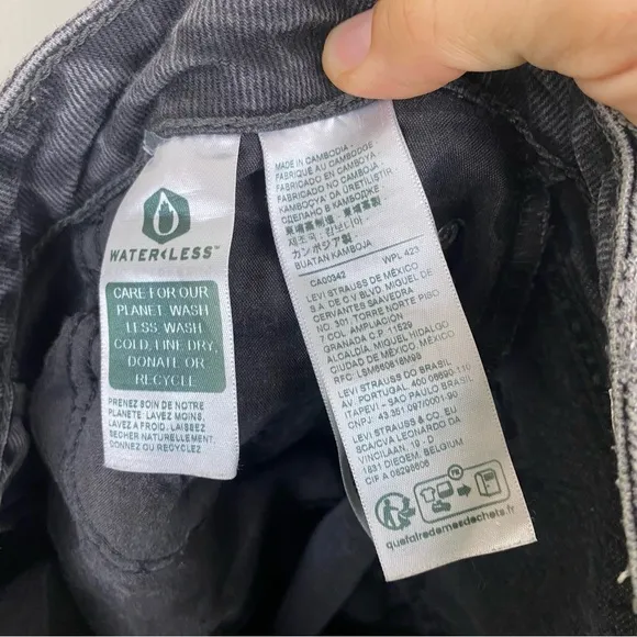 LEVI'S Low Loose Jeans in Wish Me Luck - Black size 27
