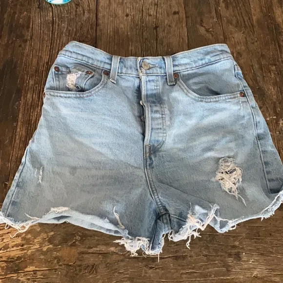 Levi's® PremiumRIBCAGE Denim Distressed  SHORTS 27