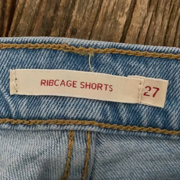 Levi's® PremiumRIBCAGE Denim Distressed  SHORTS 27