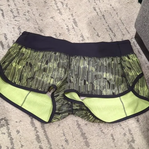 Lululemon Speed Short (2 1/2&quot;)Down Pour Lime Light / Black