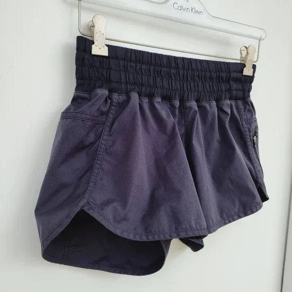 Lululemon Tracker Short II 2-way Stretch Black Size 8