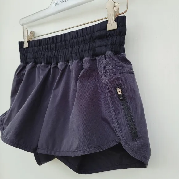 Lululemon Tracker Short II 2-way Stretch Black Size 8