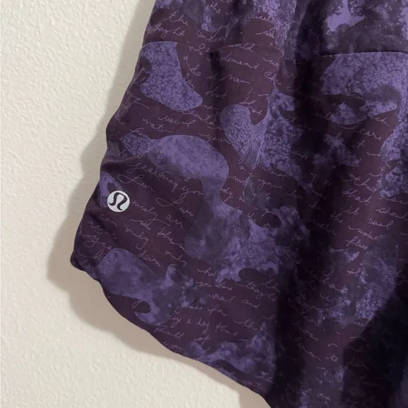 Lululemon Women’s Hotty Hot High-Rise Shorts Size 6 Purple Camo Print 4” Inseam