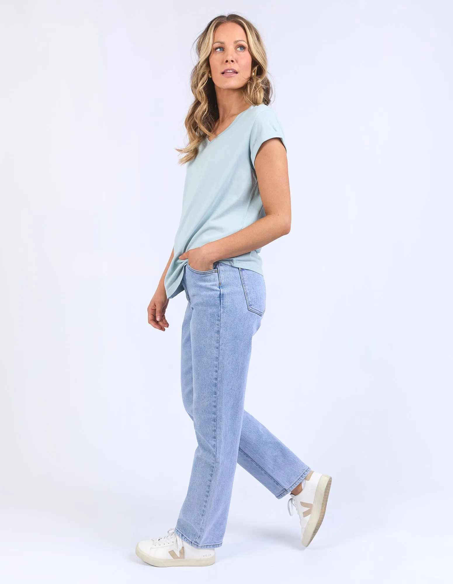MANLY VEE TEE || LIGHT BLUE