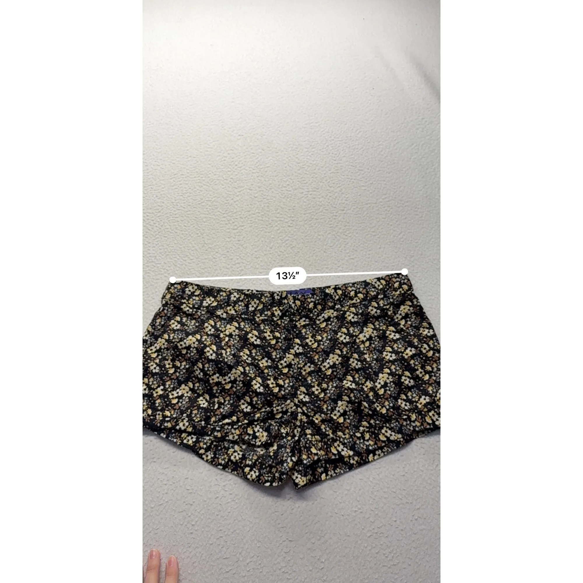 Miley Cyrus & Max Azria Floral Print Y2K shorts #7570