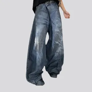Multi-layered mid rise 90s men's jeans