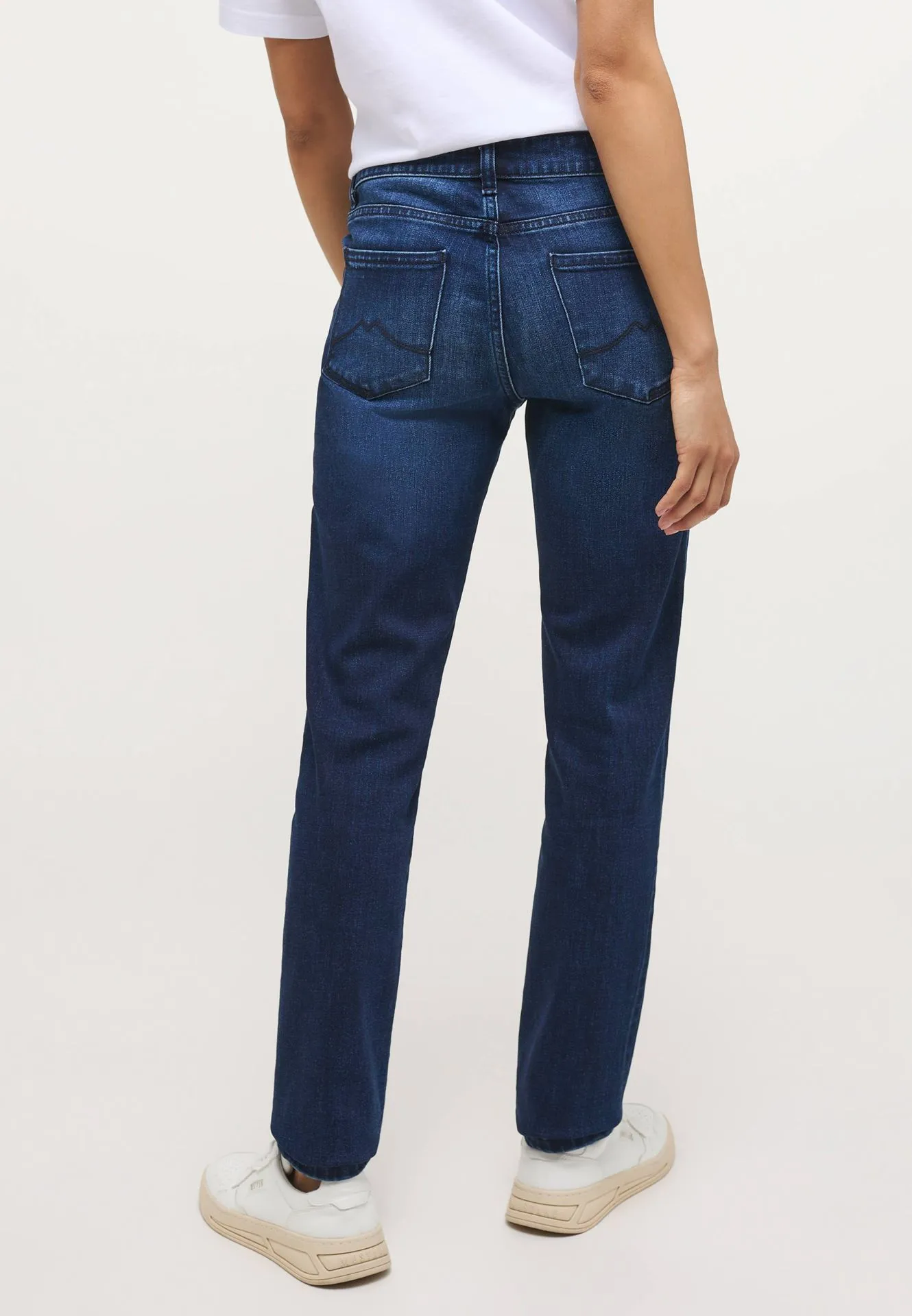 Mustang Crosby Relaxed Slim Jean with medium waist 802