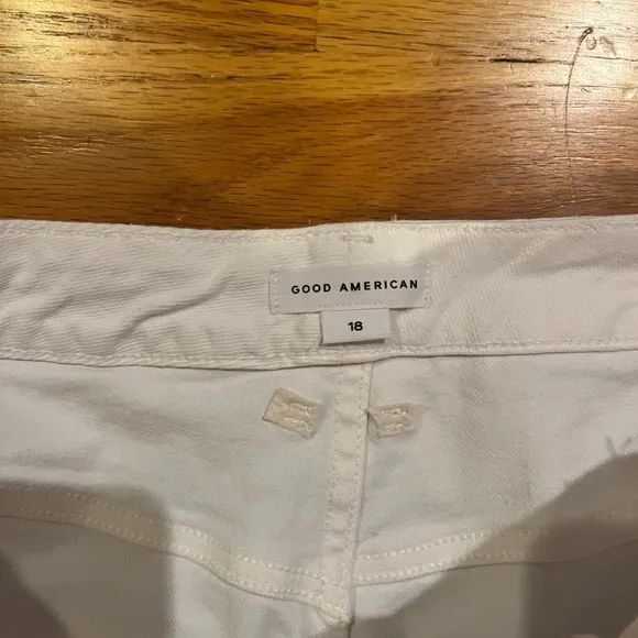 NWT GOOD AMERICAN Bombshell Shorts White 18