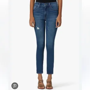 NWT Size 24 Joe's Jeans The Lara Mid Rise Straight Ankle