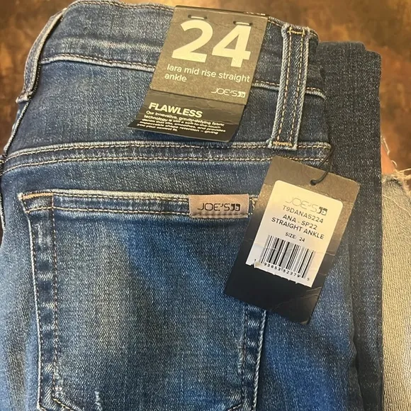 NWT Size 24 Joe's Jeans The Lara Mid Rise Straight Ankle