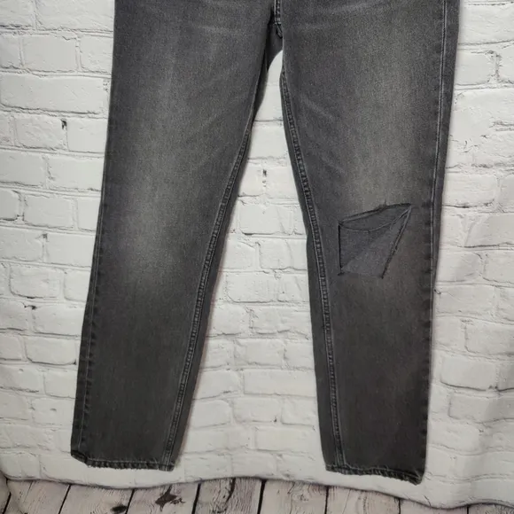 Re/Done 70's Straight High Rise Worn Black With Rip Size 26 NWT