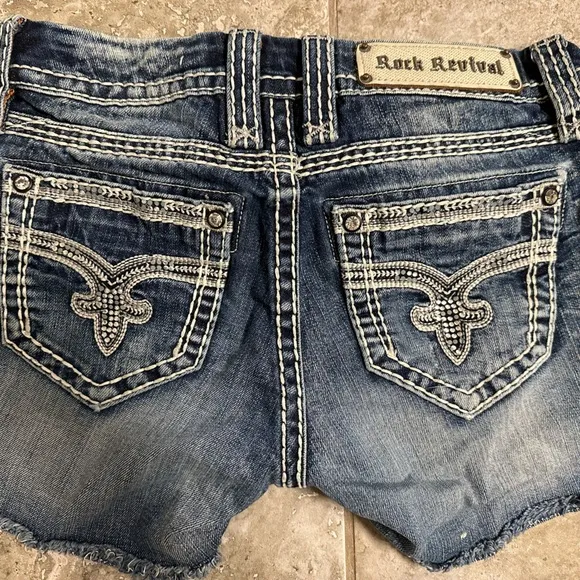 Rock Revival Charon easy stretch shorts | Mid Rise | Size: 26
