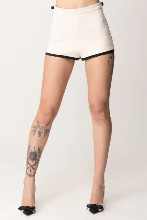 Shorts Stretch con Smerlo Ricamato