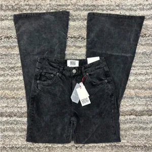 Urban Outfitters Low Rise Flare Corduroy Jeans Sz 27 NWT | BDG Flare Jeans NEW-